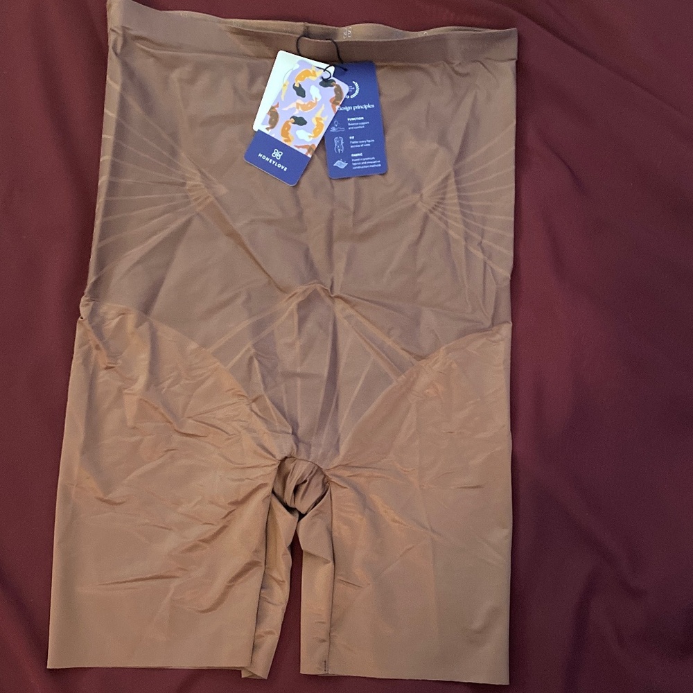 Honeylove Fitsense Shadow Sculpt Shape-wear short
Many Sizes To Choose
NWT